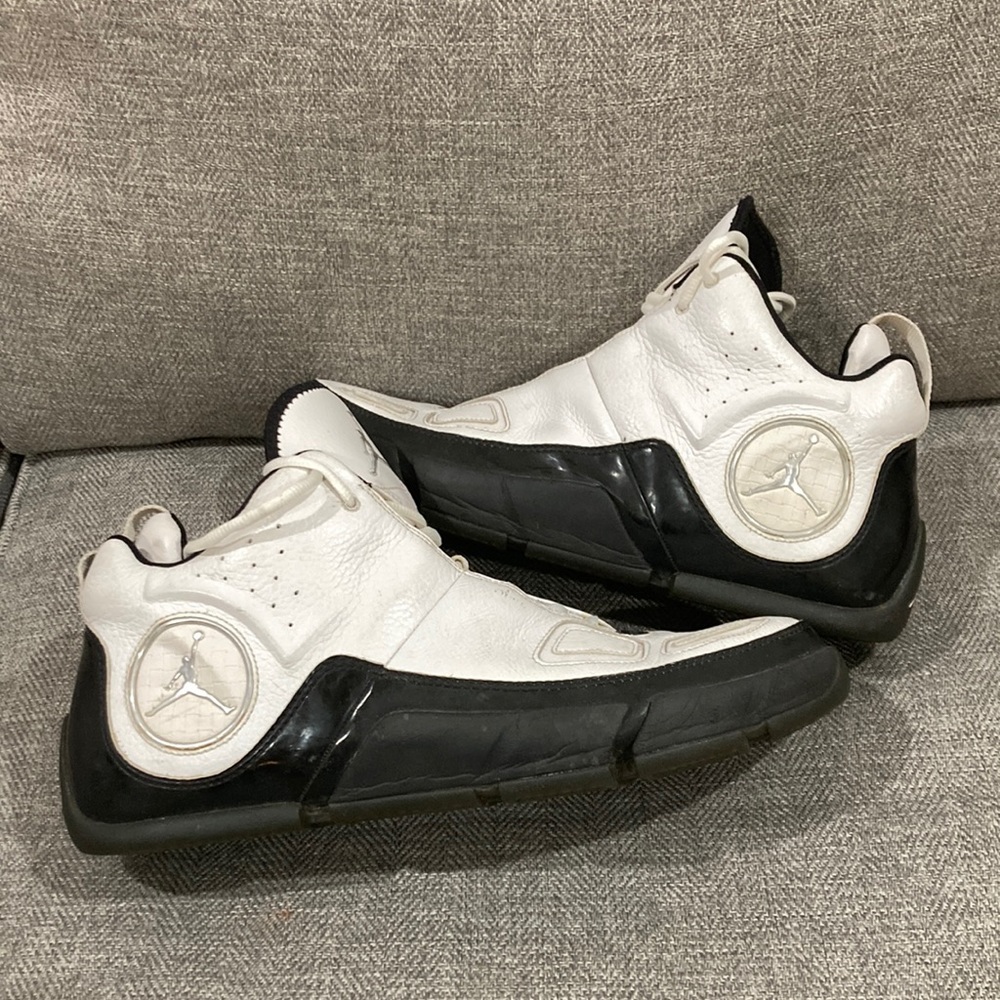 Air Jordan enhancer white black